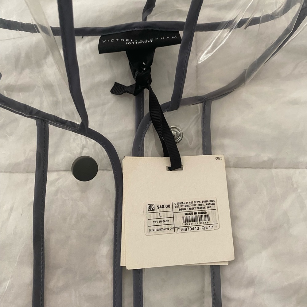 Clear plastic rain coat - Picture 4 of 5